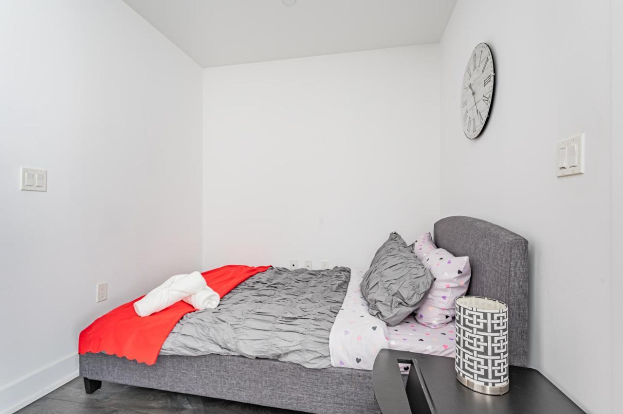 טורונטו Condo In Parklawn & Lake Shore With Free Parking Close To Airport מראה חיצוני תמונה