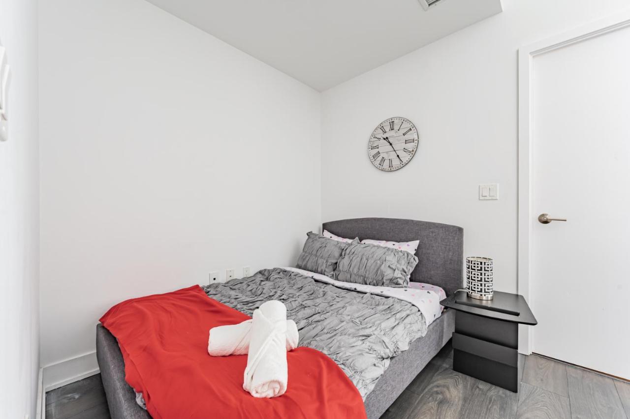 טורונטו Condo In Parklawn & Lake Shore With Free Parking Close To Airport מראה חיצוני תמונה