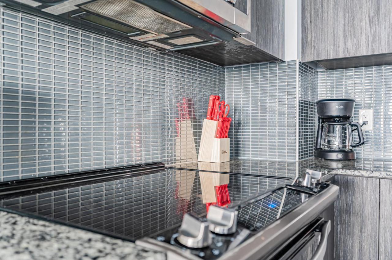 טורונטו Condo In Parklawn & Lake Shore With Free Parking Close To Airport מראה חיצוני תמונה