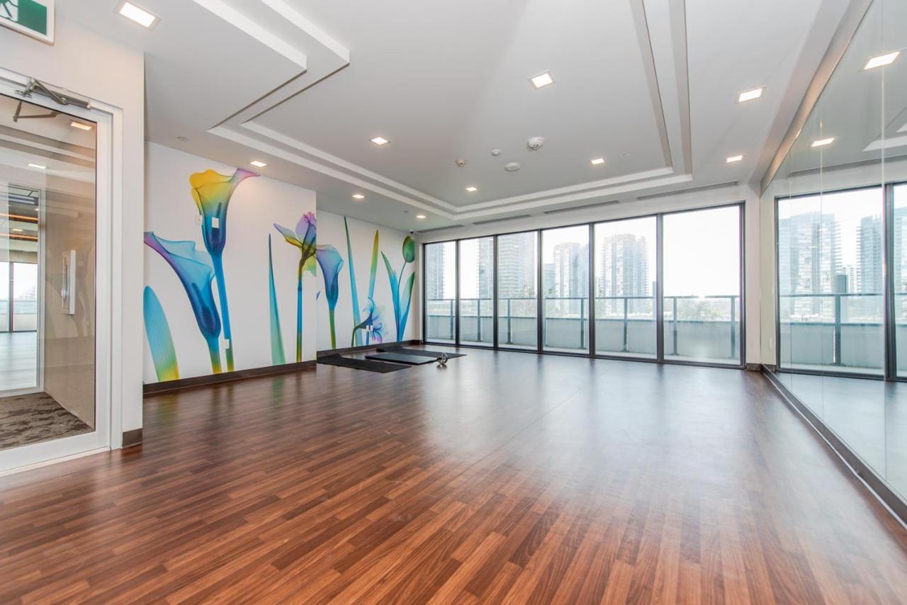 טורונטו Condo In Parklawn & Lake Shore With Free Parking Close To Airport מראה חיצוני תמונה