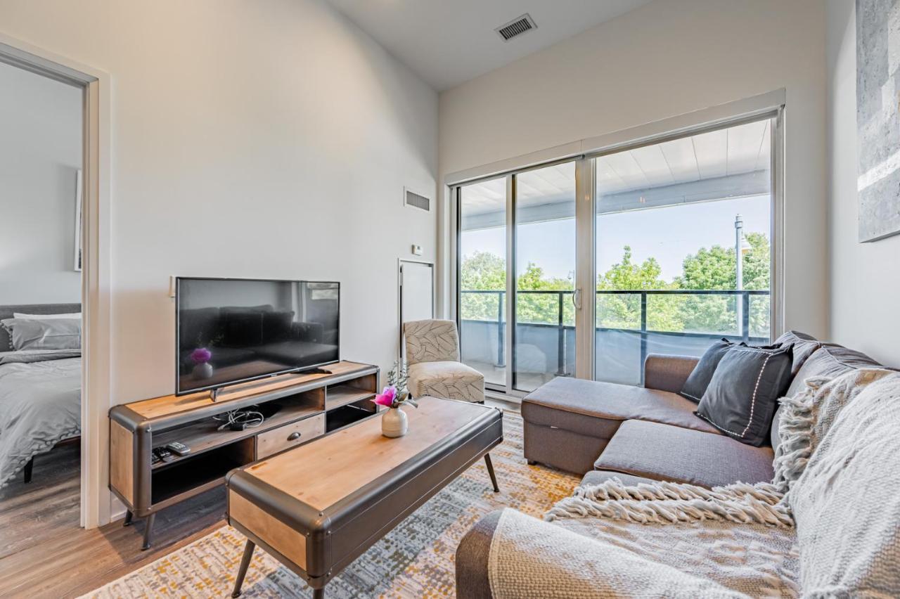 טורונטו Condo In Parklawn & Lake Shore With Free Parking Close To Airport מראה חיצוני תמונה