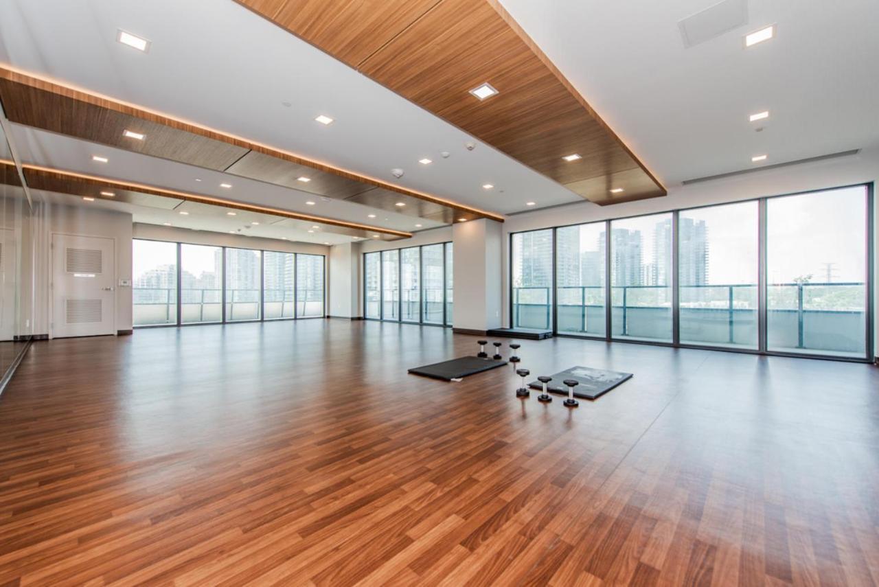 טורונטו Condo In Parklawn & Lake Shore With Free Parking Close To Airport מראה חיצוני תמונה