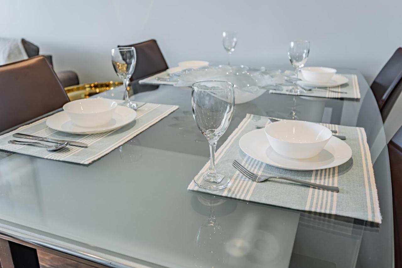 טורונטו Condo In Parklawn & Lake Shore With Free Parking Close To Airport מראה חיצוני תמונה
