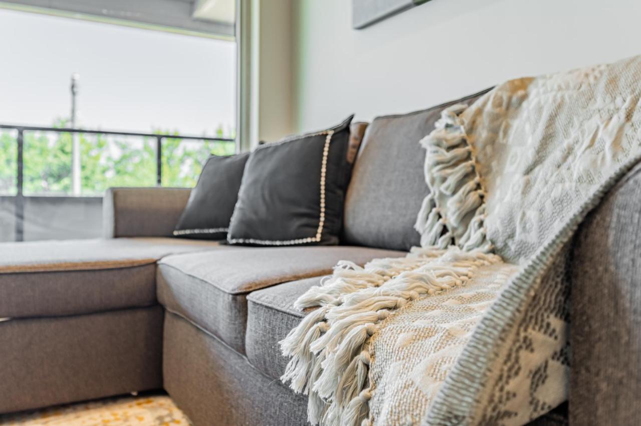טורונטו Condo In Parklawn & Lake Shore With Free Parking Close To Airport מראה חיצוני תמונה