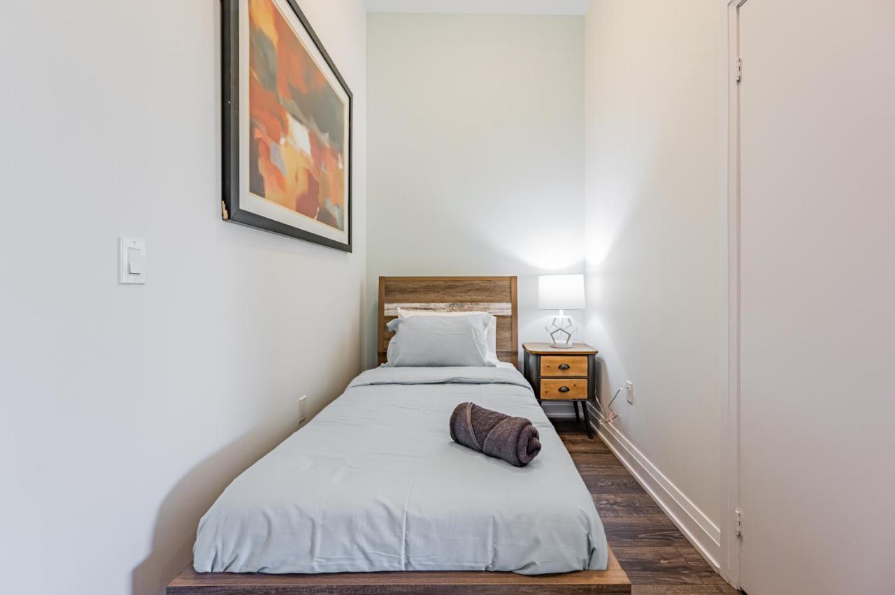 טורונטו Condo In Parklawn & Lake Shore With Free Parking Close To Airport מראה חיצוני תמונה