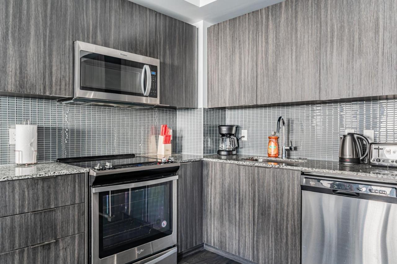 טורונטו Condo In Parklawn & Lake Shore With Free Parking Close To Airport מראה חיצוני תמונה
