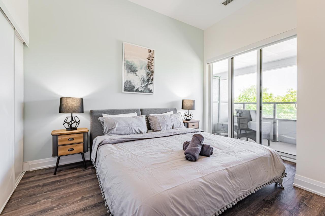 טורונטו Condo In Parklawn & Lake Shore With Free Parking Close To Airport מראה חיצוני תמונה
