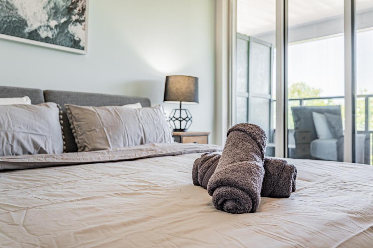 טורונטו Condo In Parklawn & Lake Shore With Free Parking Close To Airport מראה חיצוני תמונה