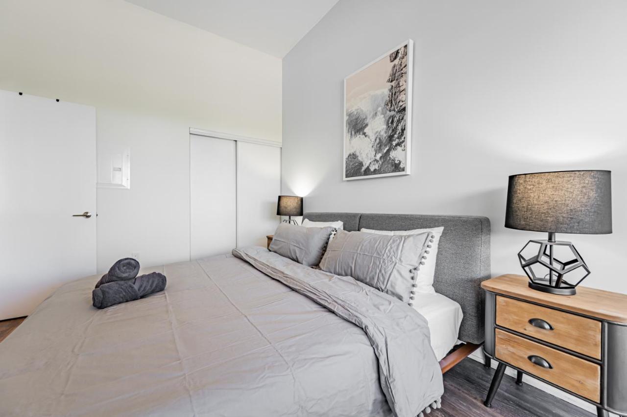 טורונטו Condo In Parklawn & Lake Shore With Free Parking Close To Airport מראה חיצוני תמונה