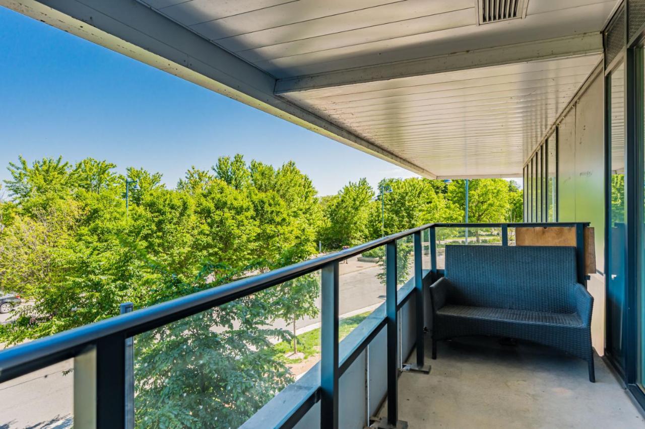 טורונטו Condo In Parklawn & Lake Shore With Free Parking Close To Airport מראה חיצוני תמונה