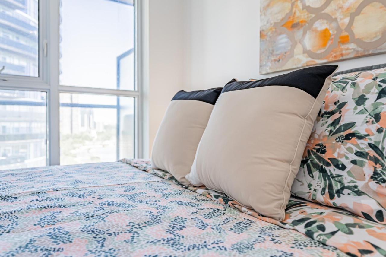 טורונטו Condo In Parklawn & Lake Shore With Free Parking Close To Airport מראה חיצוני תמונה