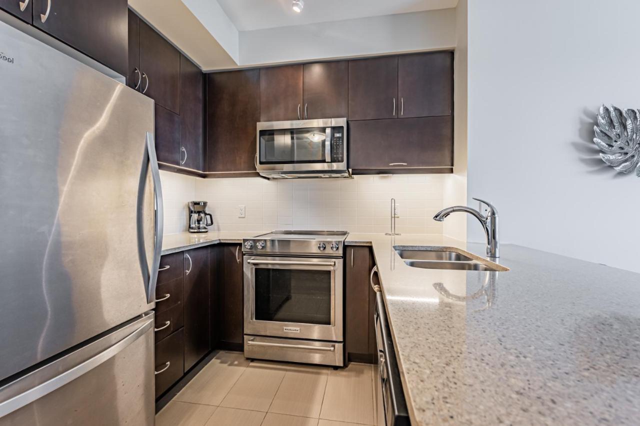 טורונטו Condo In Parklawn & Lake Shore With Free Parking Close To Airport מראה חיצוני תמונה